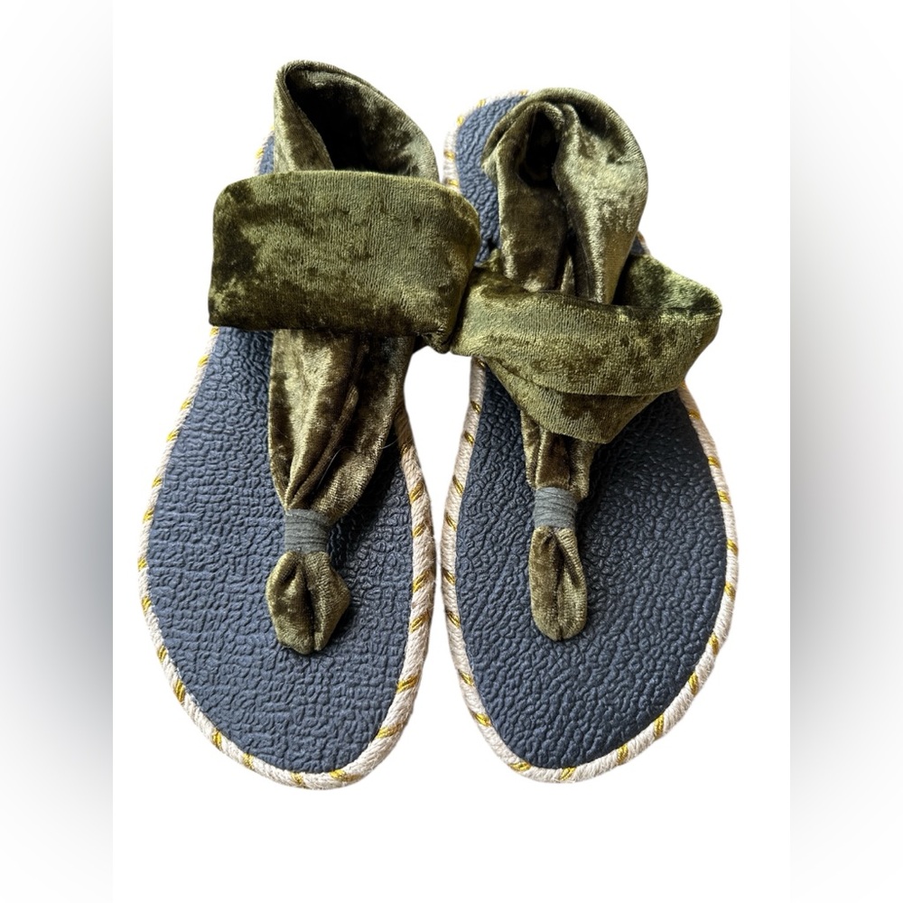 Nalho Velvet Olive Yoga Sandals Women’s Size 9